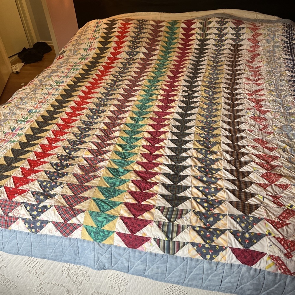 Vintage Handmade Beautiful "Flying Geese" Pattern Multicolored Quilt Full 76x84"